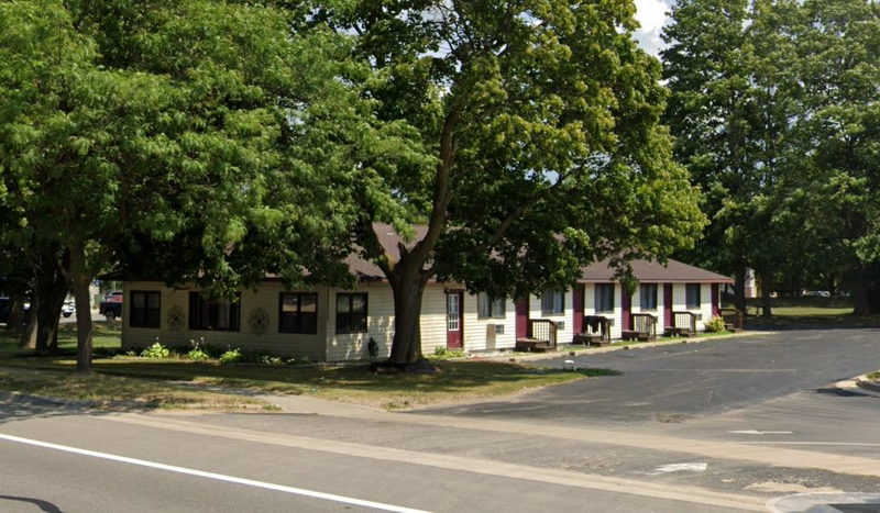 Maple Leaf Motel - Vintage Postcard (newer photo)